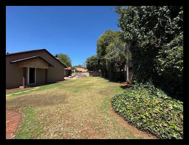 4 BEDROOM HOUSE FOR SALE IN VAN RIEBEECK PARK